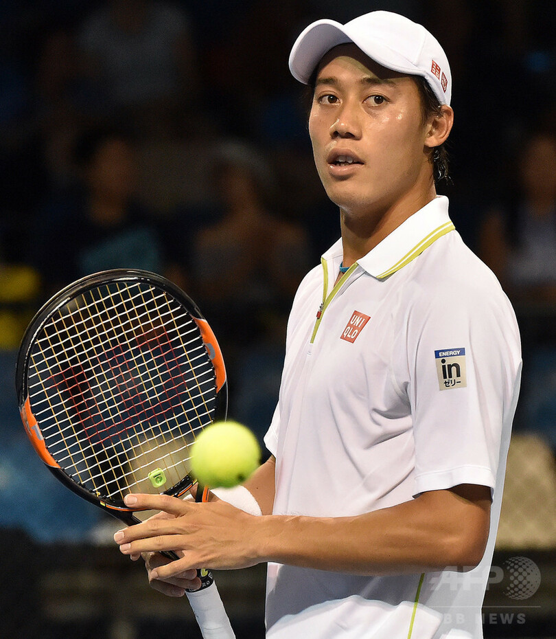 ブリスベーン国際出場の錦織がコアラとたわむれる