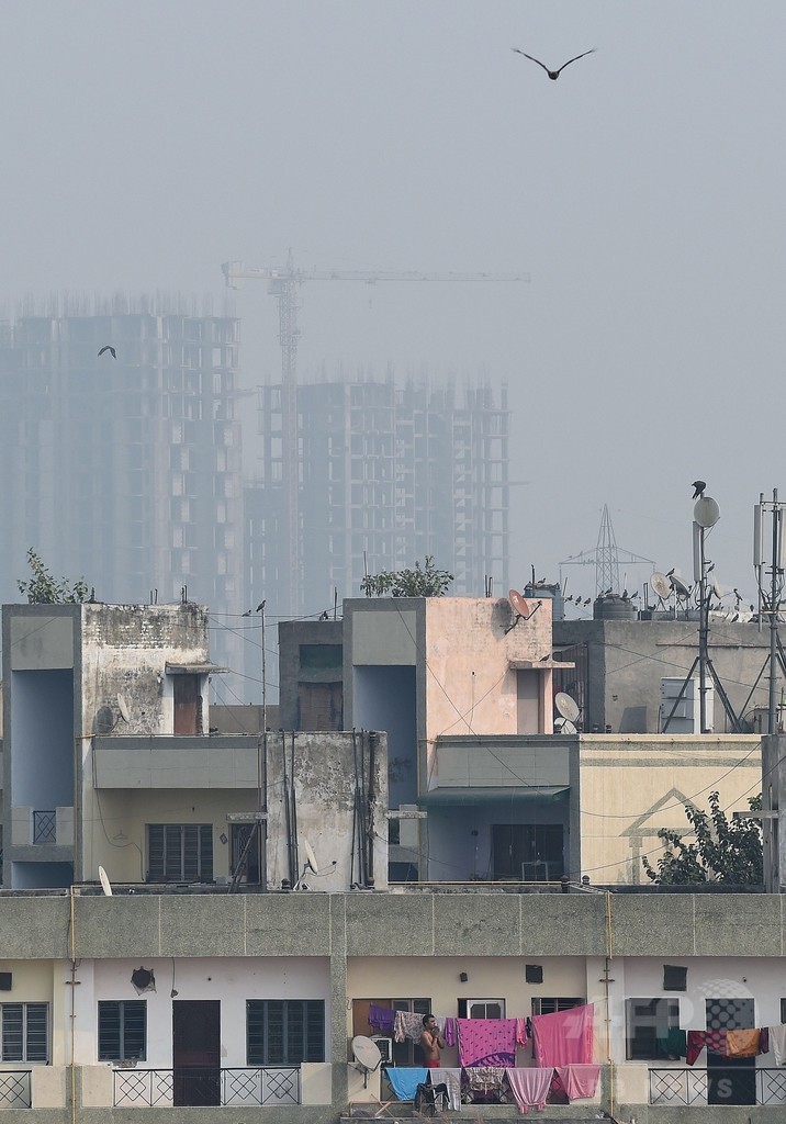 「光の祝祭」で大気汚染が悪化、インド首都