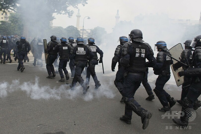 仏で労働法改革スト拡大 市民生活に影響、各地で衝突も