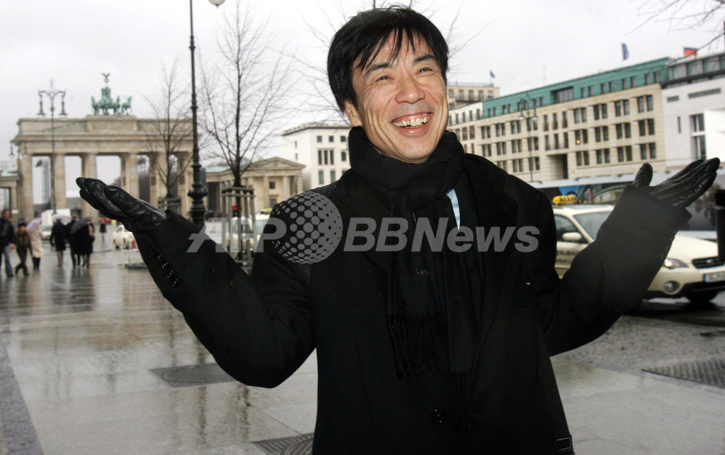 俳優イッセー尾形 ベルリンで一人舞台を行う ドイツ 写真5枚 国際ニュース:AFPBB News