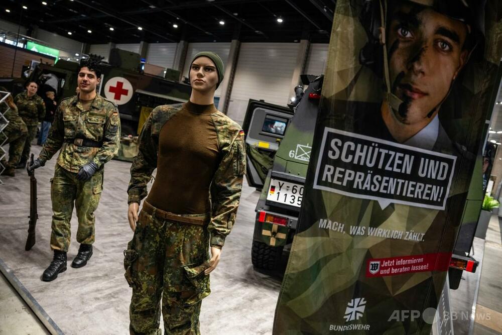 ドイツ人男性、長期国外滞在には軍の承認が必要 新兵役法