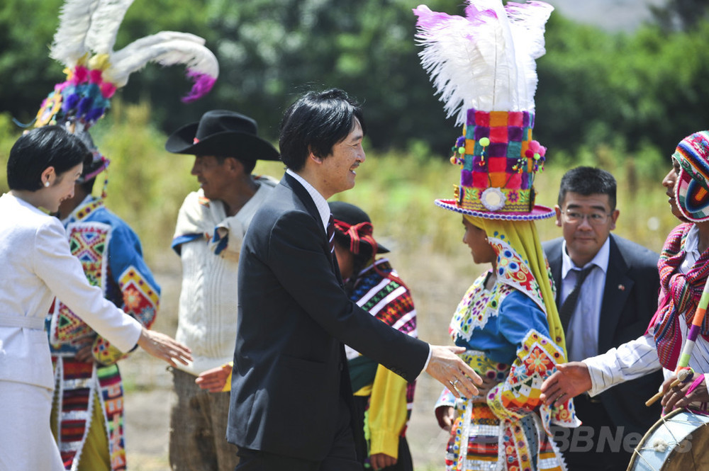 国際ニュース：AFPBB News秋篠宮ご夫妻、アンデス地方の農業を視察 ペルー訪問
