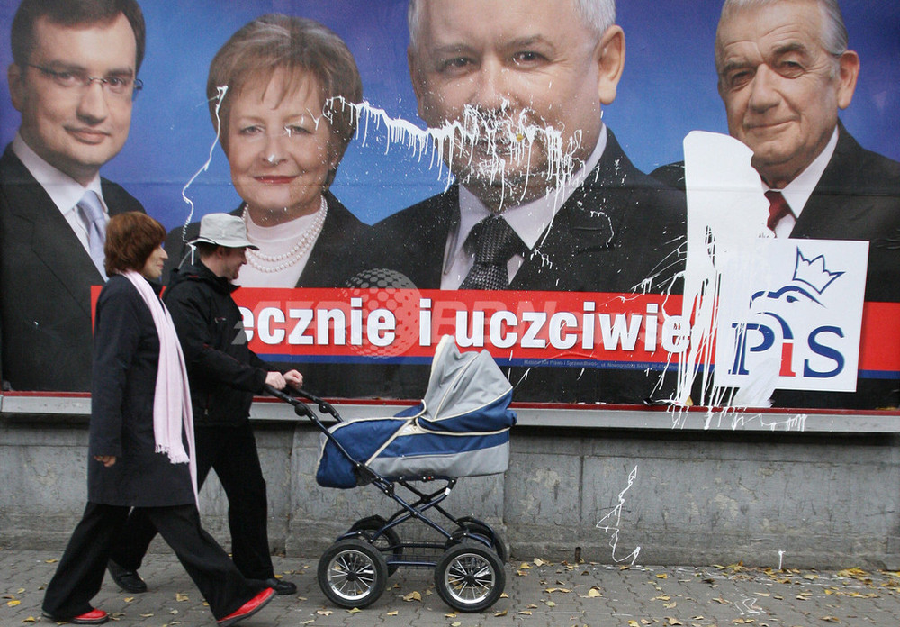 カチンスキ兄弟の信任問う ポーランド総選挙投票始まる 写真3枚 国際ニュース Afpbb News カチンスキ兄弟の信任問う ポーランド総選挙投票始まる 写真3枚 国際ニュース Afpbb News