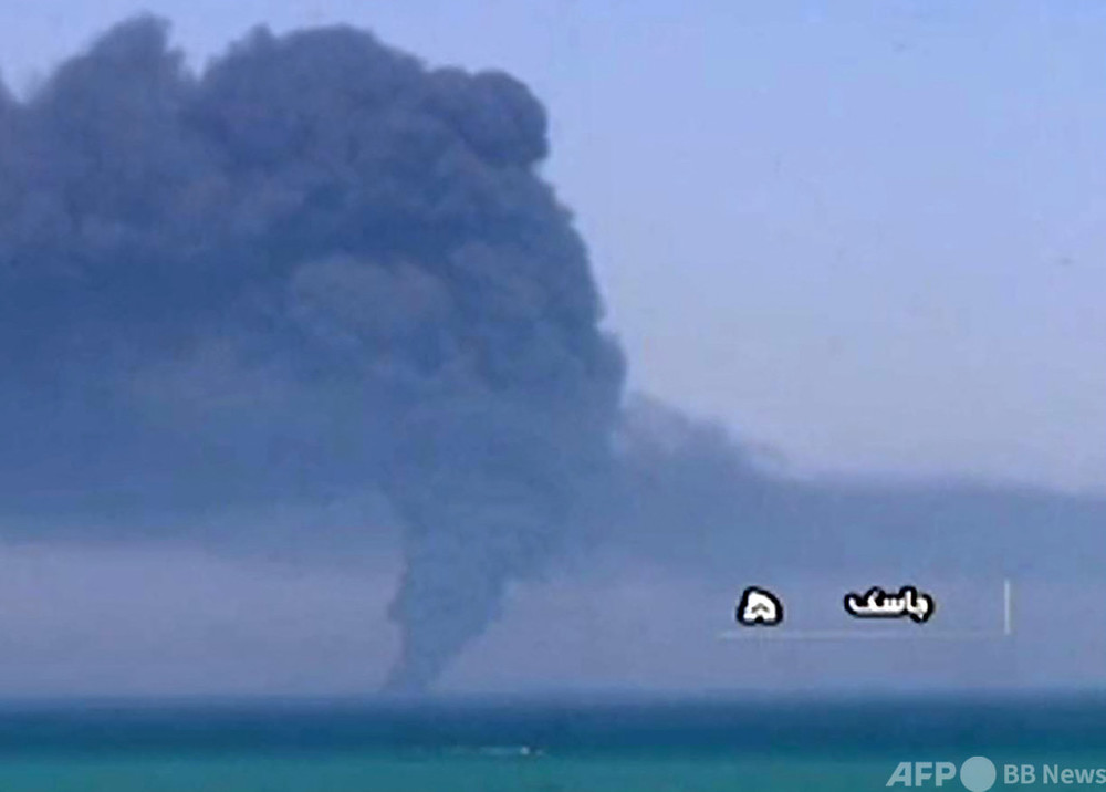 イラン海軍最大級の艦船、出火後に沈没 オマーン湾