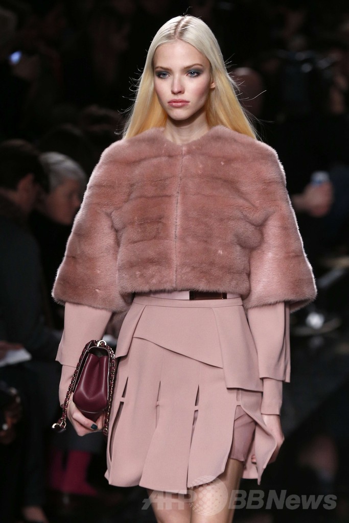  ＜14/15年秋冬パリコレクション＞エリー・サーブ