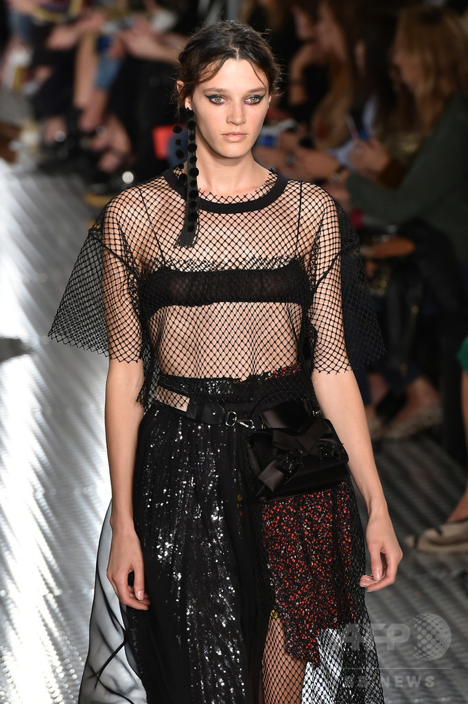 「ヌメロ ヴェントゥーノ」17年春夏