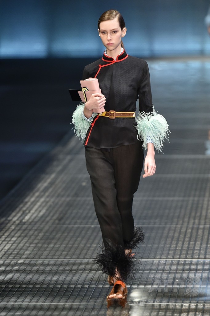 「プラダ」17年春夏