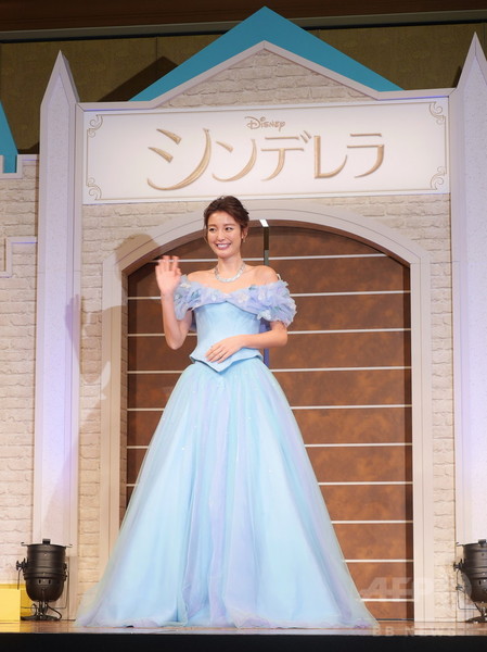 映画『シンデレラ』来日記者会見にリリー・ジェームズ登場
