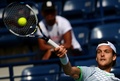 テニス、ドバイ・テニス選手権、男子シングルス2回戦。リターンを狙うジョアン・ソウザ（2015年2月25日撮影）。(c)AFP/MARWAN NAAMANI
