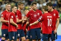 サッカー欧州選手権予選、グループA、キプロス対ノルウェー。先制点を決めてチームメートと喜び合うノルウェーのアレクサンダー・ソーロート（中央、2023年10月12日撮影）。(c)Jewel SAMAD / AFP