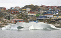 グリーンランドの都市イルリサット（Ilulissat）の中心部（2007年8月16日撮影）。(c)AFP/Slim Allagui