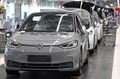 独ツビカウの工場で生産されるフォルクスワーゲンの電気自動車「ID.3」（2020年4月23日撮影、資料写真）。(c)Hendrik Schmidt / POOL / AFP
