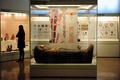 ギリシャ・アテネの国立考古学博物館（National Archaeological Museum）で展示される古美術品（2012年3月18日撮影）。(c)AFP/ARIS MESSINIS