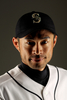米大リーグ（MLB）のシアトル・マリナーズ（%%Seattle Mariners%%）は25日、キャンプが行われているアリゾナ州ピオリア（Peoria）でメディア向けのフォトデーを催した。写真はポーズをとるイチロー（%%Ichiro Suzuki%%）。（2010年2月25日撮影）(c)AFP/Getty Images/Ezra Shaw