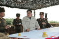 北朝鮮のチャンリン（昌麟）島の軍部隊を視察する金正恩（キム・ジョンウン）朝鮮労働党委員長。国営朝鮮中央通信配信（撮影日不明、2019年11月25日配信）。(c) STR / KCNA VIA KNS / AFP