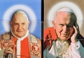 イタリアの首都ローマ（Rome）市内で売られる、ローマ法王の故ヨハネ・パウロ2世（John Paul II、左）と故ヨハネ23世（John XXIII）を描いた絵はがき（2014年4月21日撮影）。(c)AFP/TIZIANA FABI