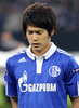 欧州チャンピオンズリーグ2010-11（UEFA Champions League 2010-11）準々決勝、シャルケ04（Schalke04）対インテル（Inter Milan）第2戦。試合開始を待つ内田篤人（Atsuto Uchida、2011年4月5日撮影）。(c)AFP/DANIEL ROLAND