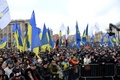 ウクライナのキエフで、抗議デモに参加した人（2019年12月8日撮影）。(c)Sergei SUPINSKY / AFP