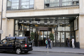 フランス・パリ（Paris）中心部にある米ホテルグループ「ヒルトン（Hilton）」傘下のホテル「ヒルトン凱旋門パリ（Hilton Arc de Triomphe Paris）」の正面玄関（2012年8月14日撮影）。(c)AFP/PIERRE VERDY