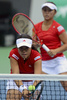 女子テニス、国別対抗戦のフェドカップ（2013 Fed Cup）は10日、ワールドグループ1部の1回戦が各地で行われ、第5試合で森田あゆみ（Ayumi Morita）/土居美咲（Misaki Doi）組は1-6、1-6でロシアのエレナ・ベスニナ（Elena Vesnina）/エカテリーナ・マカロバ（Ekaterina Makarova）組に敗れた。

試合に臨む森田あゆみ（左）と土居美咲（2013年2月10日撮影）。(c)AFP/KIRILL KUDRYAVTSEV