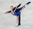 12-13フィギュアスケートGPシリーズ第6戦、NHK杯（NHK Trophy 2012）。演技に臨むバザロワ/ラリオノフ組（2012年11月24日撮影）。(c)AFP/Toru YAMANAKA