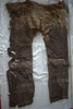 ドイツ考古学協会（German Archaeological Institute）の北京（Beijing）事務所が公開した、中国・新疆ウイグル自治区（Xinjiang Uighur Autonomous Region）で発見された世界最古のものとみられるズボン（2011年6月14日撮影、2014年6月6日撮影公開）。(c)AFP/GERMAN ARCHAEOLOGICAL INSTITUTE PEKING