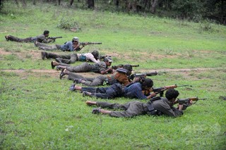 インドの毛沢東主義派ゲリラ、急襲作戦受け37人死亡 多くは女性 インドの毛沢東主義派ゲリラ、急襲作戦受け37人死亡 多くは女性