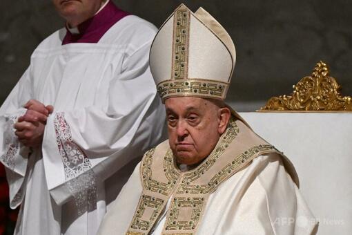 ローマ教皇「戦争や撃たれた子どもたち」に思いを イブのミサ 写真13枚