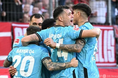 レバークーゼンがダービーで勝利 2位バイエルンと勝ち点10差に 写真9枚