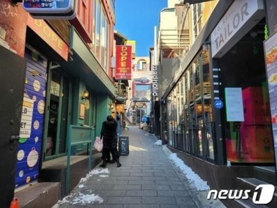 クリスマスの活気を取り戻した明洞、雑踏事故の梨泰院は閑散