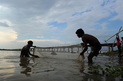 魚を渡さなかった漁師4人を射殺、上位カーストの犯行か インド