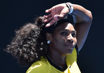 セレーナ圧勝、シャラポワとの準々決勝に進出 全豪オープン