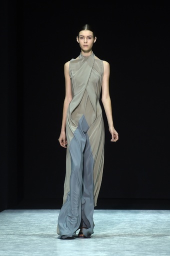 ジョルジオ・アルマーニが支援「アンゲロス・ブラティス」、新作発表