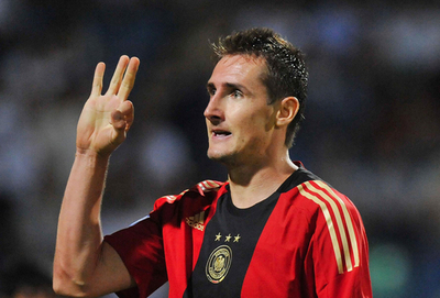 ドイツ シュバインシュタイガーとクローゼの得点でアゼルバイジャンを下す、W杯予選