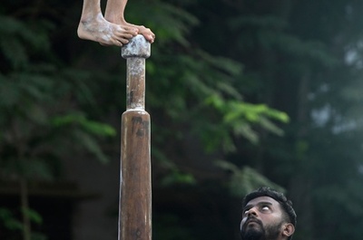 【今日の1枚】柱の上の人にご注意! インド