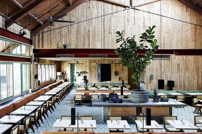 「メゾン キツネ×bills」ハワイで初のコラボ店舗、限定商品も登場