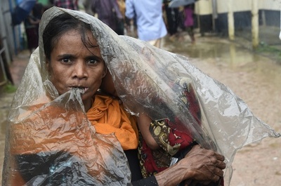バングラ首相、ミャンマーにロヒンギャ難民の受け入れ要求 地雷埋設を非難