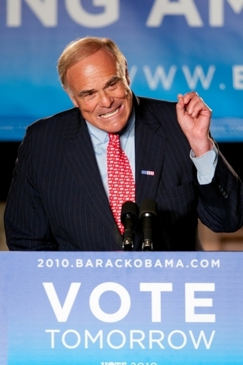 ｢米国は中国に劣る意気地無しの国｣、米知事アメフト延期に激怒