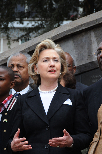 「ナイロビのヘアスタイリストは抜群」、クリントン米国務長官