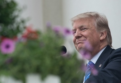 トランプ氏、謎の単語「covfefe」ツイートでネット騒然