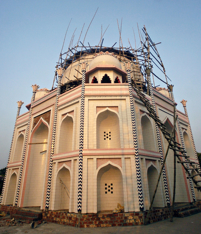 バングラデシュに「タージ・マハル」出現、安っぽいと非難ごうごう