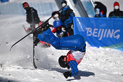 【写真特集】転倒に交錯…AFPがとらえた「痛い」瞬間 北京五輪