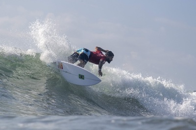 初採用のサーフィン、夏空の下でついに五輪デビュー