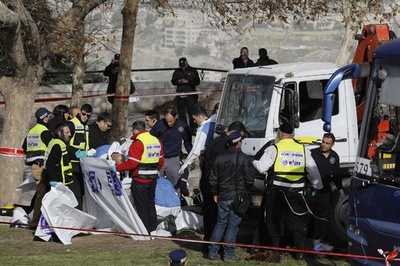 エルサレムでトラック突入、イスラエル兵4人死亡 IS支持者か