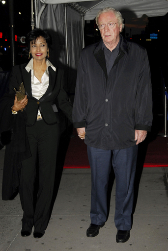 エルトン・ジョンの還暦記念コンサートに有名人続々登場 - 米国