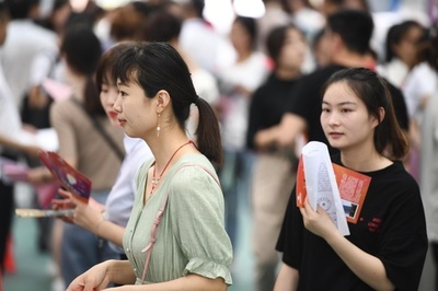 面接での結婚の質問を禁止、「女性が輝く北京」目指す