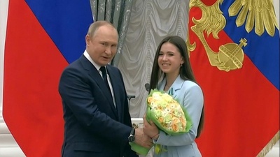 動画：プーチン氏がワリエワ称賛、「不誠実」なら五輪金なかった