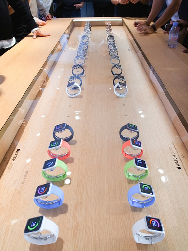 アップルウオッチ、パリコレ会期中にコレットで一般公開