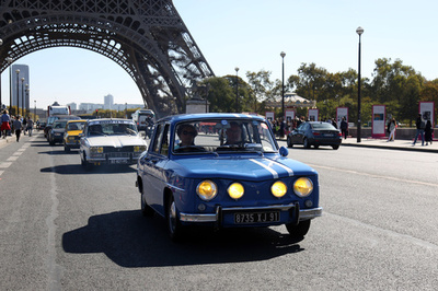 ビンテージカーでパリを疾走、モーターショー120周年