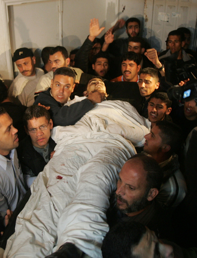 イスラエル軍がガザ地区空爆、戦闘員3人死亡